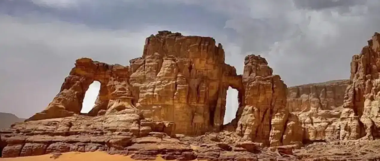 Capodanno nel deserto algerino un'avventura in 4x4 tra le dune del Sahara