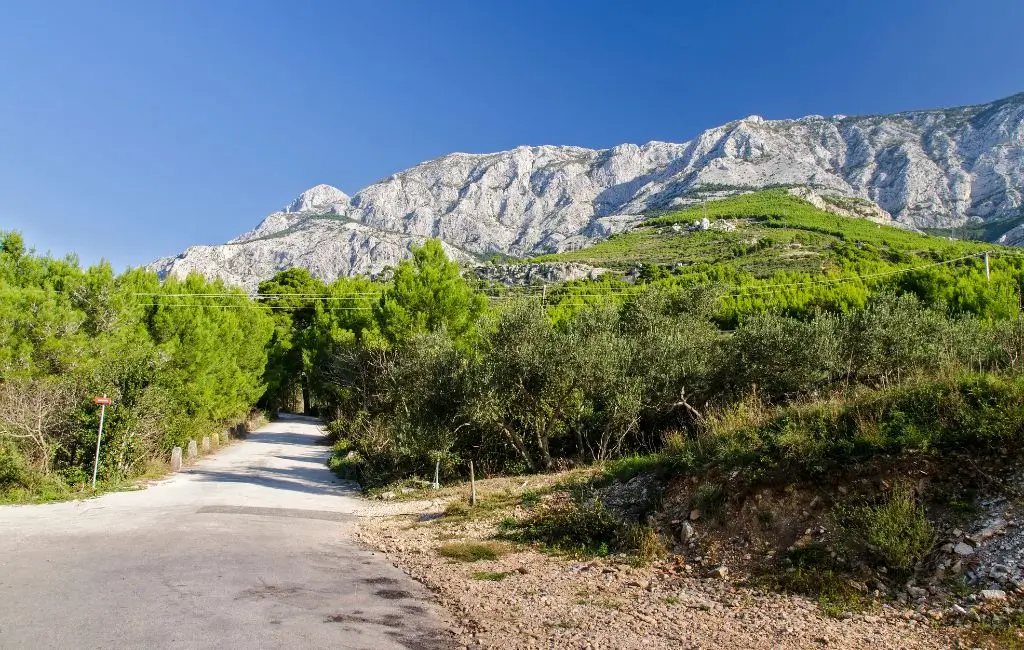Percorso 4x4 lungo la Biokovo Road in Croazia, tra boschi e montagne carsiche