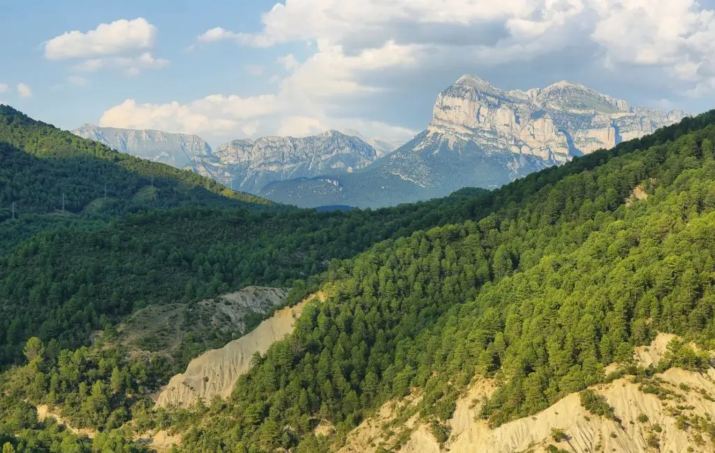 Panorama sul canyon di Boltana e le montagne di Huesca durante un viaggio 4x4 in Spagna