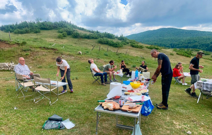 Pranzo preparato dallo staff AF Travel durante il viaggio Transappenninica Abruzzo