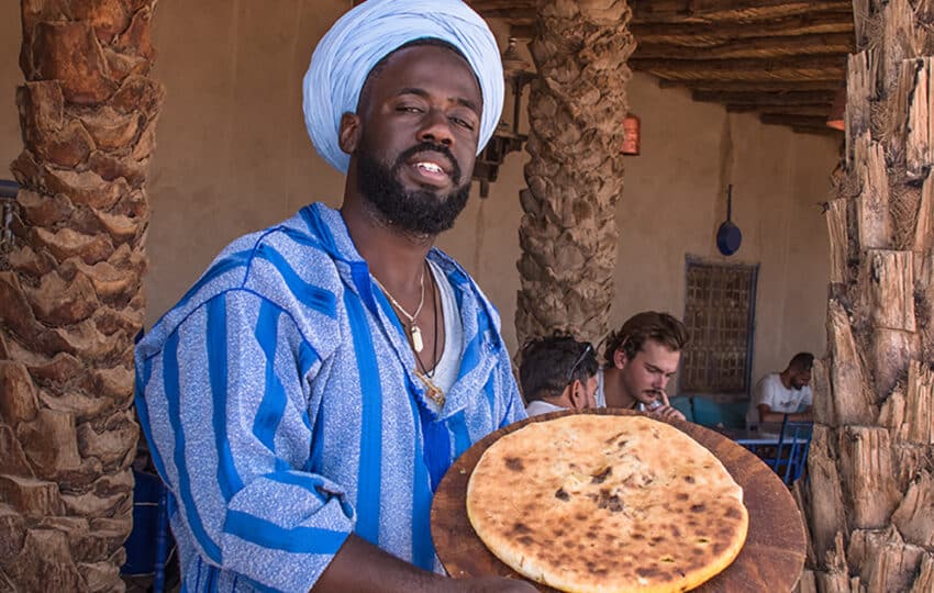 Il pane tradizionale nel deserto del Marocco